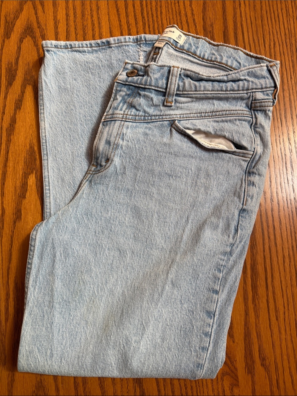 Abercrombie & Fitch Light Wash Relaxed Women’s Jeans